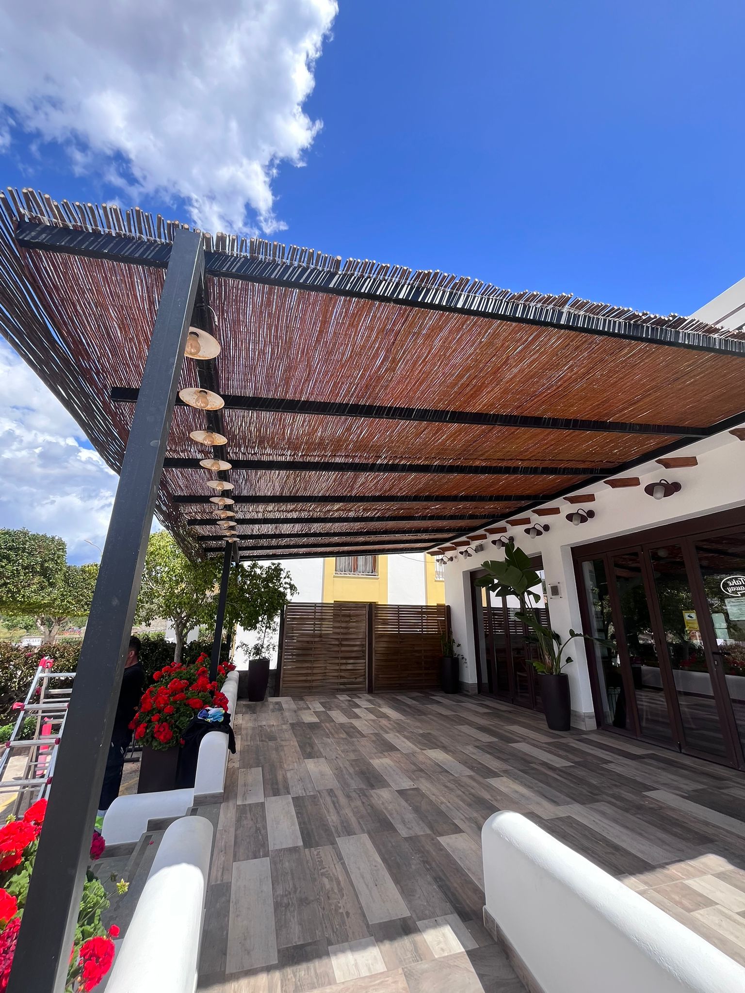 Elementos decorativos de hierro para jardines en Ibiza